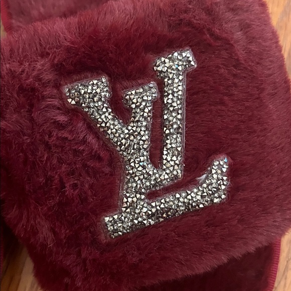 Burgundy Fur Slippers slides with Logo - Picture 3 of 4